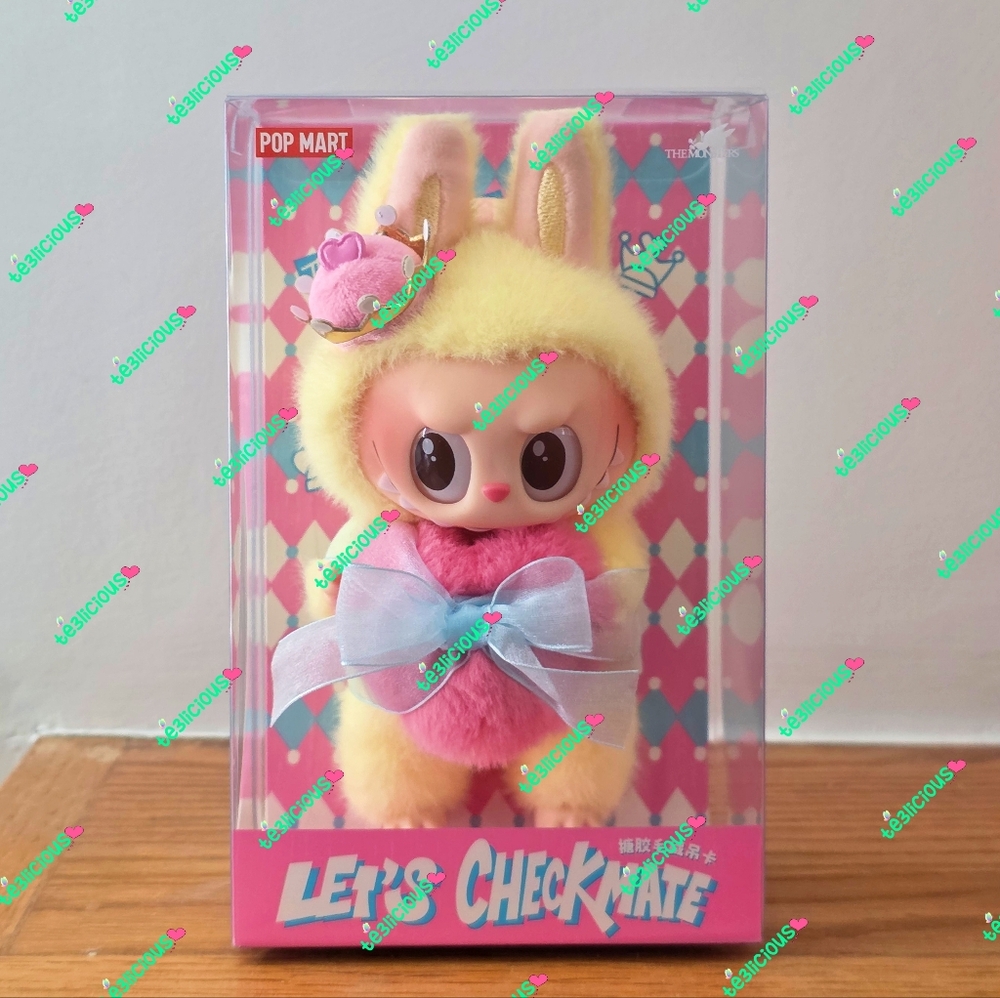 POP MART THE MONSTERS LET'S CHECKMATE QUEEN HANGING CARD VINYL PLUSH